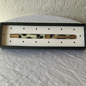 Kate Spade: Gold Tone Animal Print Black Ink Pen